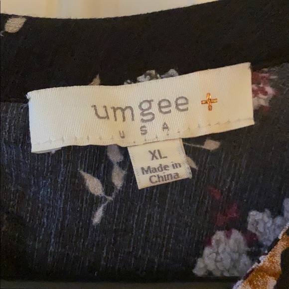 Umgee Fall Color Tunic with Flutter & Keyhole - Picture 3 of 7